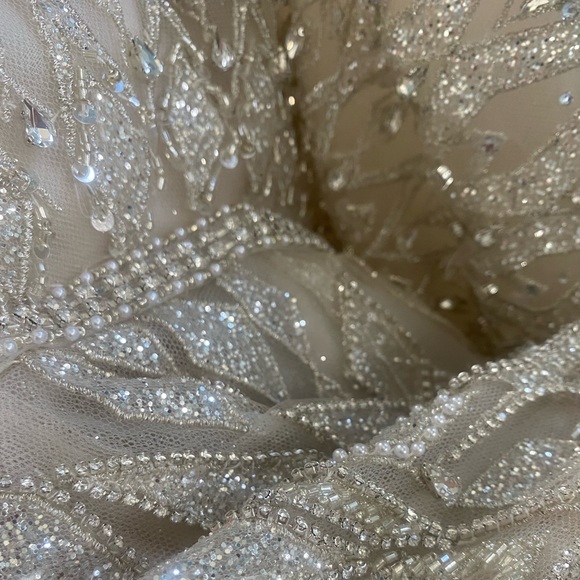 The Atelier by Jimmy Choo Wedding Gown & Veil Custom Made - Picture 8 of 10